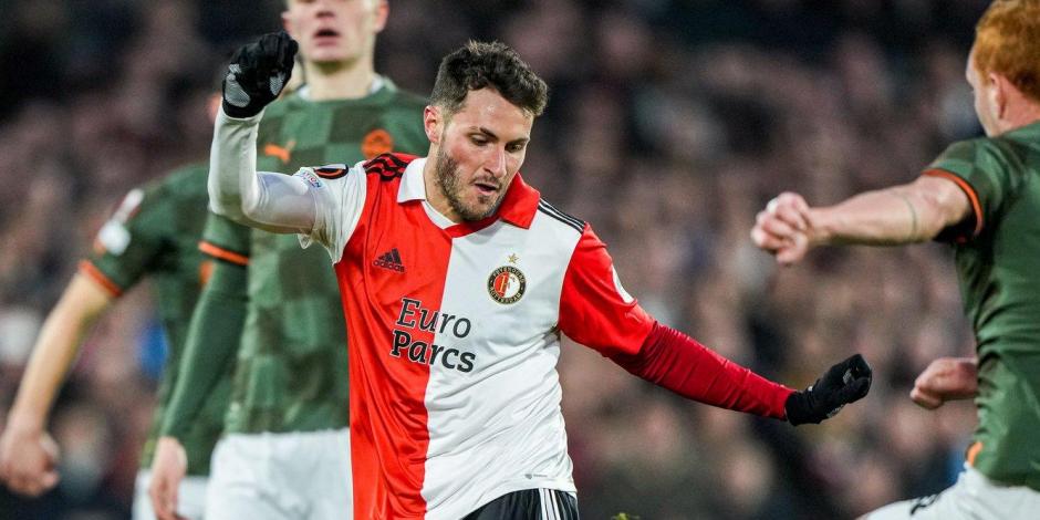 Santiago Giménez anotó su quinto gol en la Europa League con el Feyenoord.