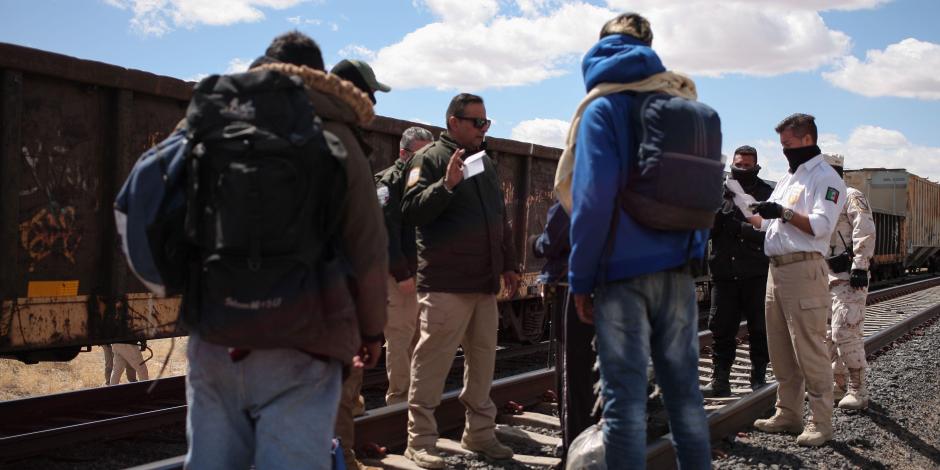 Grupos de migrantes de diversas nacionalidades, en su mayoría venezolanos, fueron capturados por elementos del INM el sábado, cuando viajaban en tren para llegar a Ciudad Juárez con el fin de intentar cruzar la frontera entre México y EU.