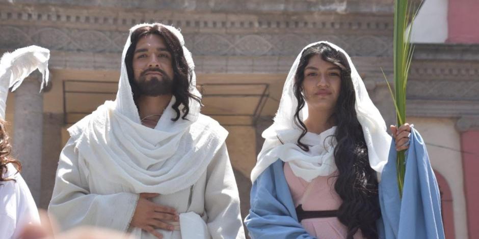 David González y Paulina García, en sus papeles de Jesús y María, durante la reciente celebración del Domingo de Ramos.