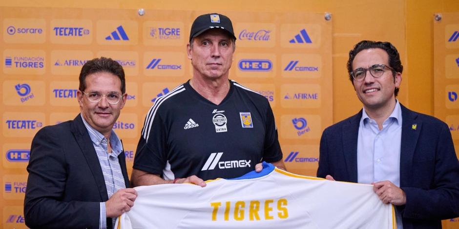 Robert Dante Siboldi en su presentación como nuevo entrenador de los Tigres.