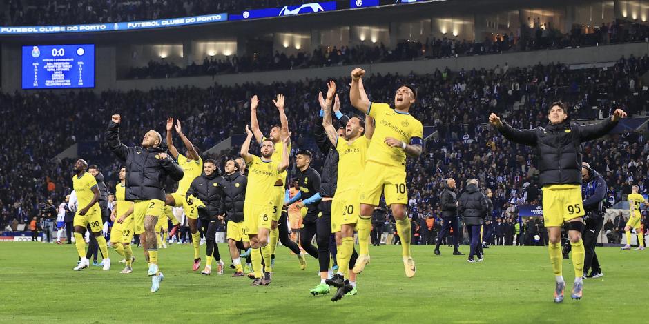 Los jugadores del Inter de Milán celebran tras eliminar al Porto en los octavos de final de la Liga de Campeones, el 14 de marzo de 2023, en Oporto.
