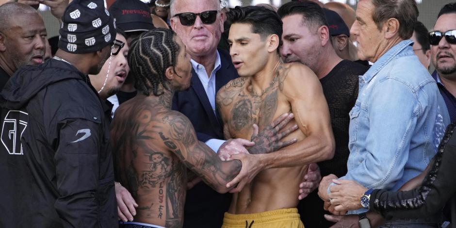 Gervonta Davis y Ryan García durante la ceremonia de pesaje previa a su pelea de box en Las Vegas.