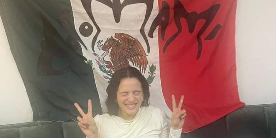 'La Rosalía' fue criticada por mostrar la bandera mexicana intervenida.