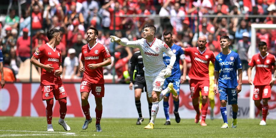 Tiago Volpi celebra su gol 3-0 de Toluca ante Necaxa, en la Jornada 17 del Torneo Clausura 2023 de la Liga MX
