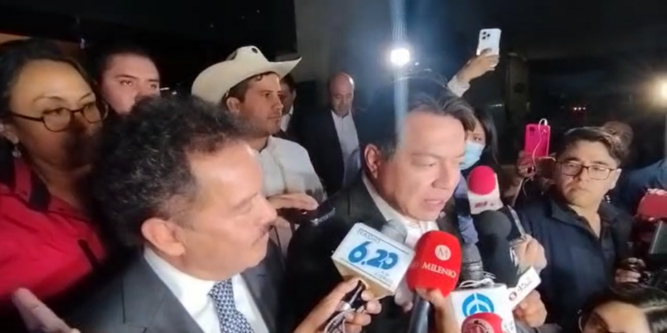 Mario Delgado, dirigente nacional de Morena a la salida del encuentro al que asistieron alrededor de 137 legisladores únicamente del partido guinda.