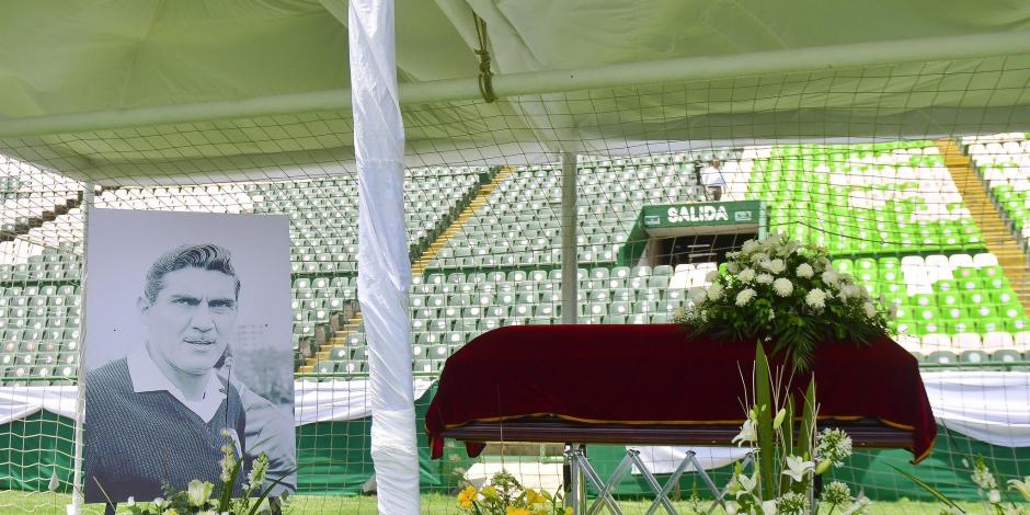 El León hizo un emotivo homenaje en honor a Antonio 'Tota' Carbajal.