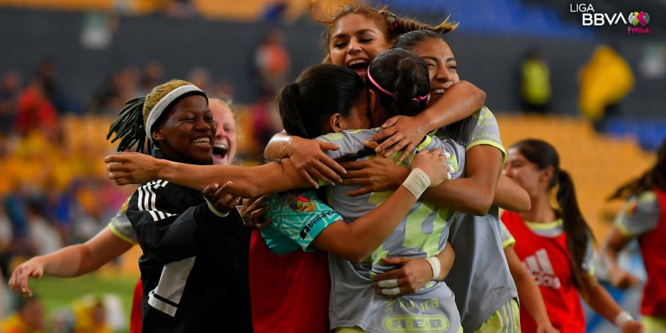 Jugadoras de Tigres celebran una de sus anotaciones sobre Santos en la Fecha 17 de la Liga MX Femenil.