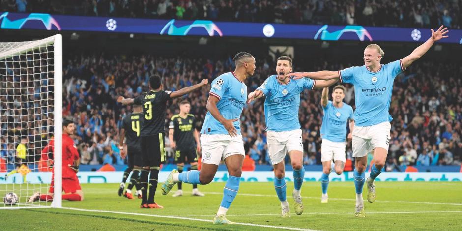 Futbolistas del Manchester City festejan uno de sus goles contra el Real Madrid en las semifinales de la Champions League 2023.