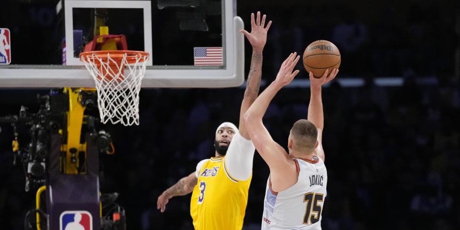 Una acción del Juego 4 de las Finales de la Conferencia Oeste de la NBA entre Denver Nuggets y Los Angeles Lakers