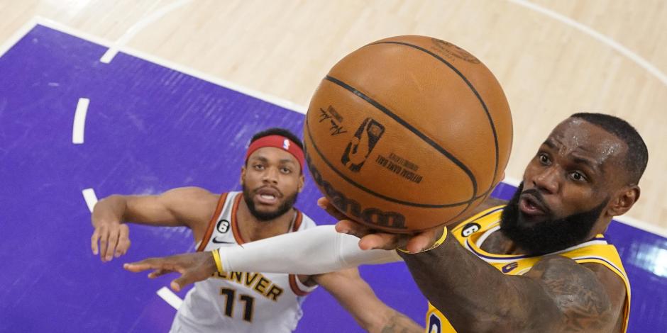 Una acción del Juego 4 de las Finales de la Conferencia Oeste de la NBA entre Denver Nuggets y Los Angeles Lakers
