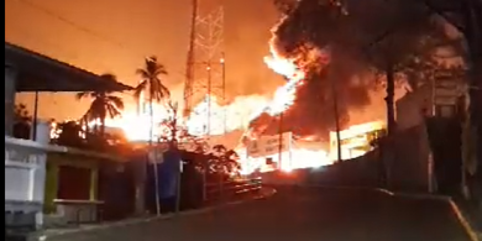 Incendio en la planta  U-100 de la refinería Lázaro Cárdenas de  Minatitlán, Veracruz.