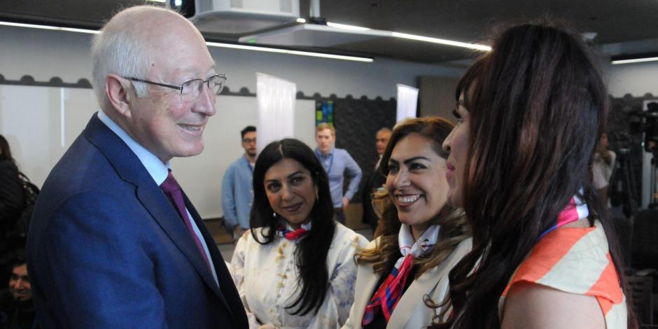 Ken Salazar, embajador de Estados Unidos en México, asistió al lanzamiento de la convocatoria de la Academia de Mujeres Emprendedoras 2023, organizado por Amazon en colaboración con el gobierno norteamericano. 