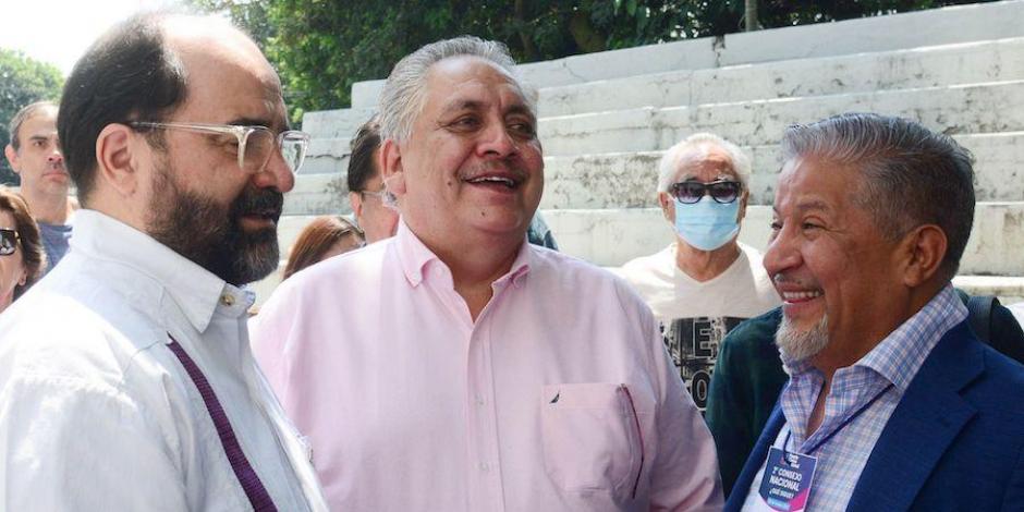 De izq. a der.: Emilio Álvarez Icaza, Guadalupe Acosta y Daniel Ordoñez, en el Consejo Nacional del FCN, en marzo.