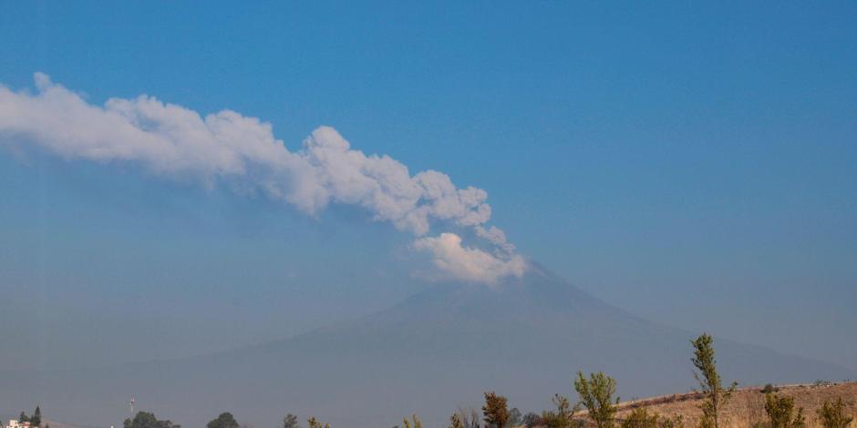 Una postal de la actividad del volcán Popocatépetl, cuya actividad se reporta a la baja