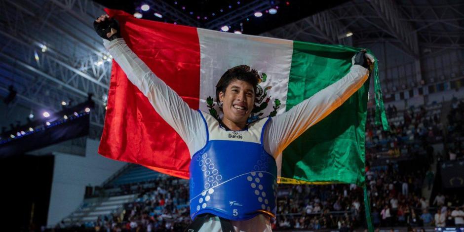 Carlos Sansores cosechó la presea de plata en el Mundial de taekwondo que se desarrolla en Azerbaiyán.