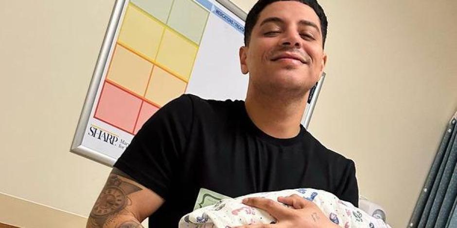 Eduin Caz festeja el nacimiento de su tercer hijo con su ex Daisy Anahy: 'te adelantaste'.