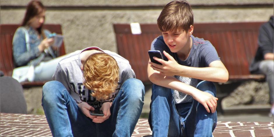Los tutores buscan retrasar el acceso de los menores a los smartphones.