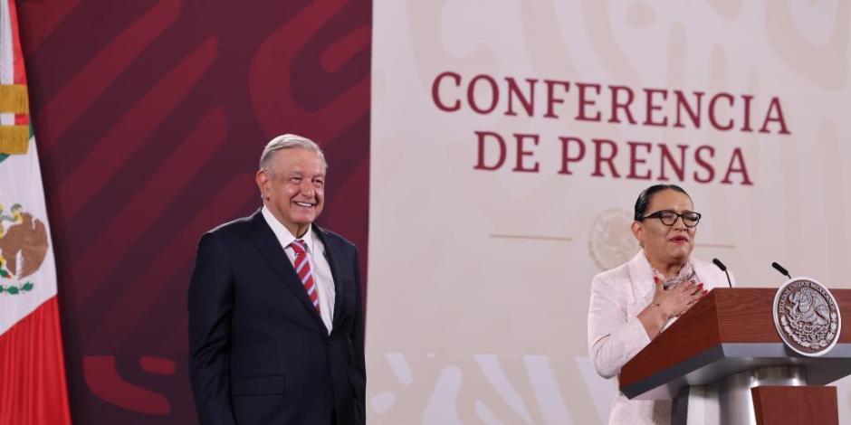 Rosa Icela Rodríguez junto al presidente Andrés Manuel López Obrador en Palacio Nacional.