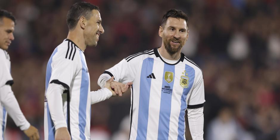 Maxi Rodríguez y Lionel Messi en el partido de homenaje y despedida del autor del gol con el que Argentina eliminó a México en los octavos de final del Mundial de Alemania 2006.