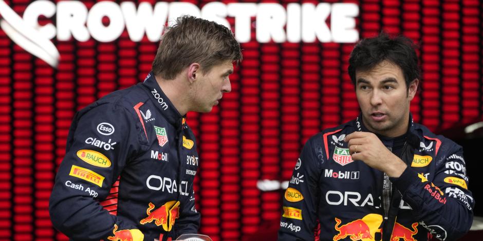 Checo Pérez y Max Verstappen discuten tras el sprint del GP de Austria de F1