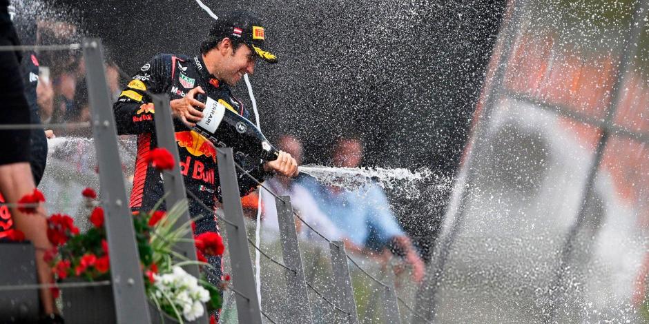 Checo Pérez celebra el tercer lugar en el Gran Premio de Austria de Fórmula 1