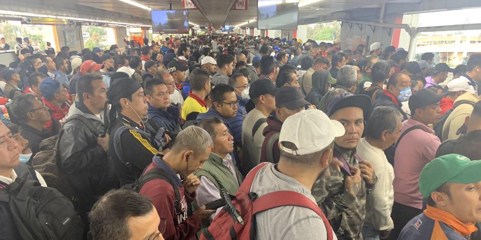 Metro CDMX inició la jornada con reportes de aglomeraciones y retrasos en rutas como la Línea 9, en foto.