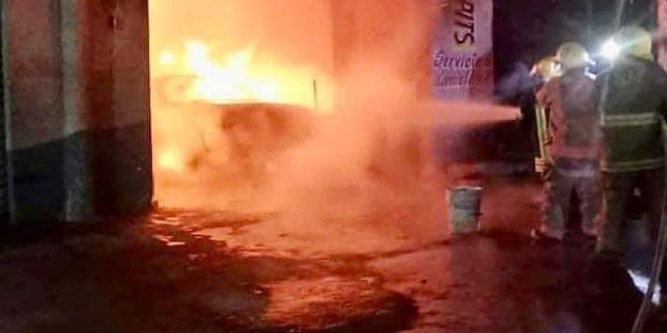 VIDEO. Incendio presuntamente provocado por grupo delictivo en Central de Abasto de Toluca deja 8 muertos y 2 heridos.