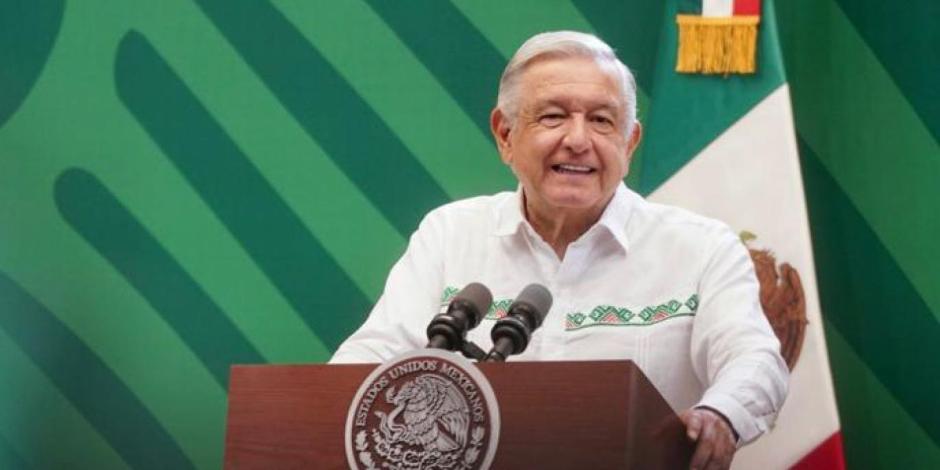 Presidente López Obrador durante la conferencia matutina de este viernes, en Baja California Sur.