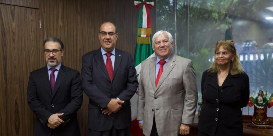 El titular de la SADER, Víctor Villalobos Arámbula, y el embajador de Jordania en México, Adli Qasem Alkhaledi, acordaron impulsar la cooperación técnica en cultivos de alto valor y resistentes a la sequía