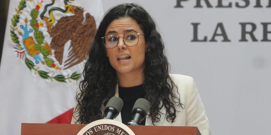 Luisa María Alcalde, secretaria de Gobernación, durante la ceremonia por el 151 aniversario luctuoso de Benito Juárez.