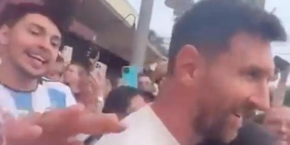 Lionel Messi desató la locura entre varios de sus fans a su salida de una tienda en Miami.