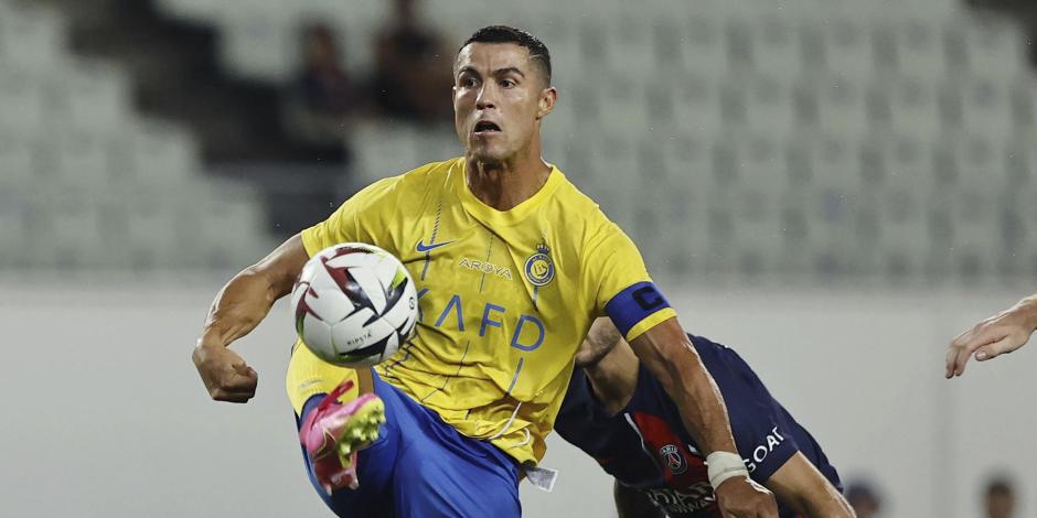 Cristiano Ronaldo controla el balón durante en partido amistoso del Al-Nassr en Japón, en julio de este año.
