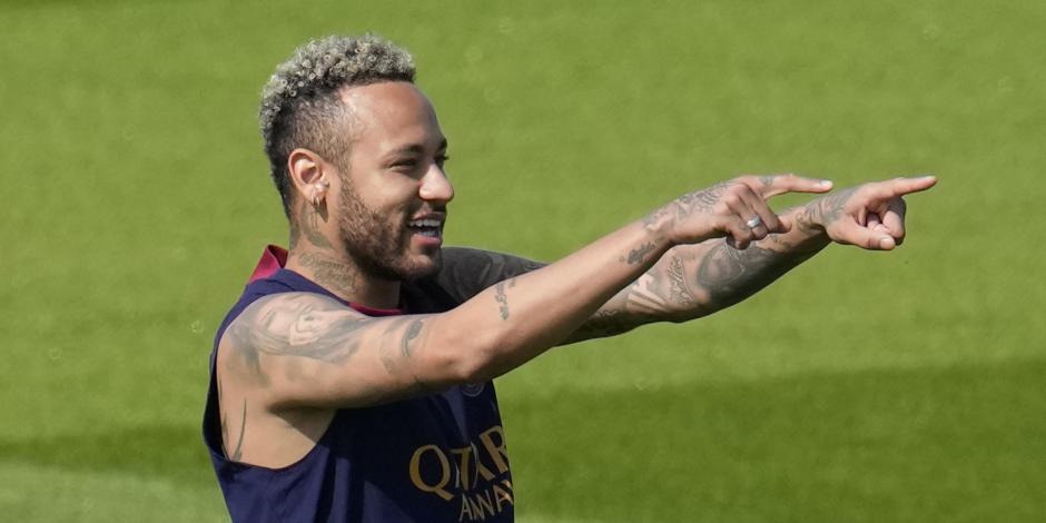El delantero brasileño Neymar durante un entrenamiento del Paris Saint-Germain, el jueves 20 de julio de 2023, en las afueras de París.