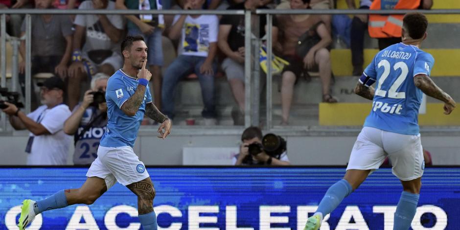 Matteo Politano del Napoli celebra tras anotar el primer gol del encuentro ante el Frosinone en la Serie A el sábado 19 de agosto del 2023. (Alfredo Falcone/LaPresse via AP)