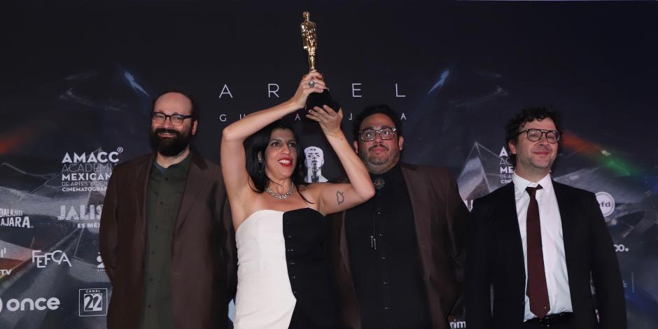 La película “Al norte sobre el vacío” de la directora Alejandra Márquez Abella se llevó la estatuilla a mejor película en la 65ª Edición del Premio Ariel.