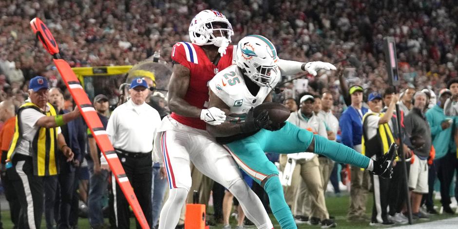 Una acción del partido entre Miami Dolphins y New England Patriots en la Semana 2 de la NFL