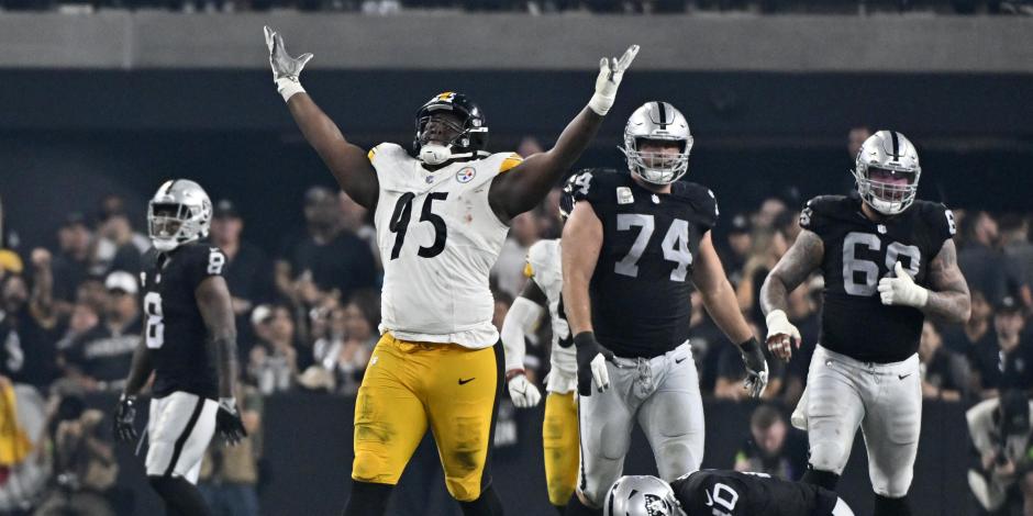 Una acción del duelo entre Las Vegas Raiders y los Pittsburgh Steelers en la Semana 3 de la NFL.