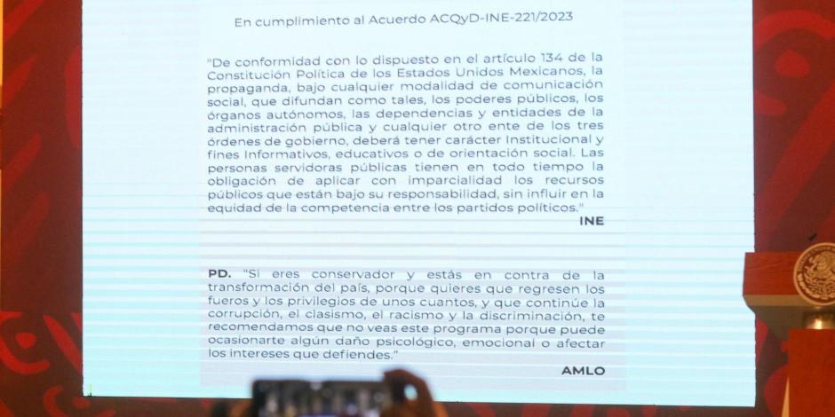 Advertencia del INE aparece en mañanera de López Obrador.