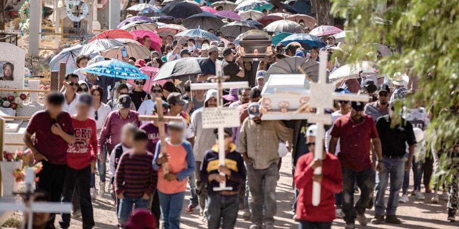 En Villanueva se realizó el cortejo fúnebre de 2 de los jóvenes, ayer.