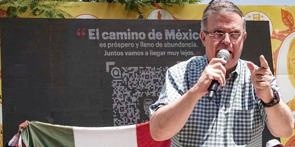 Marcelo Ebrard encabezó la presentación de la asociación civil “El Camino de México” en la Plaza del Bolero Armando Manzanero en Tlalpan, ayer.