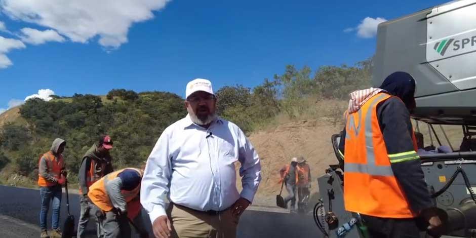 Jorge Nuño Lara, secretario de Infraestructura, Comunicaciones y Transportes, supervisa avance de obras en autopista Barranca Larga-Ventanilla, en Oaxaca