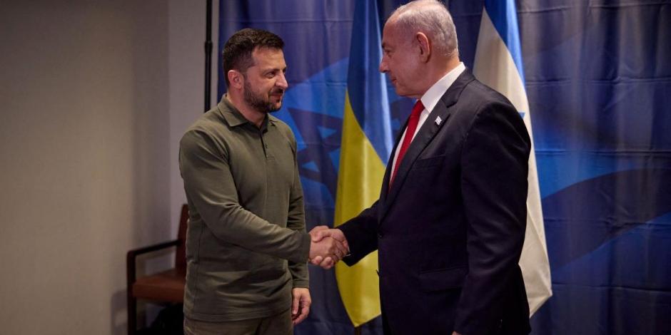 Volodímir Zelenski, presidente de Ucrania (izq.) junto a Benjamín Netanyahu, primer ministro de Israel (der.).