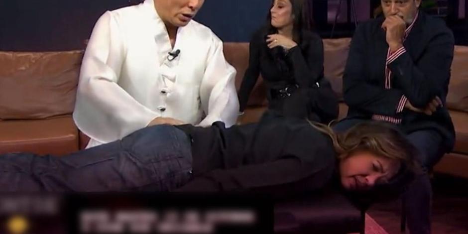 ¡Endemoniada! Yolanda Andrade se somete a masaje 'exorcista' para 'desembrujarse' (VIDEO)