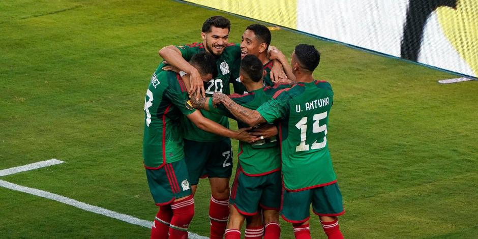 Jugadores aztecas celebran un gol en el Mundial de Qatar 2022.