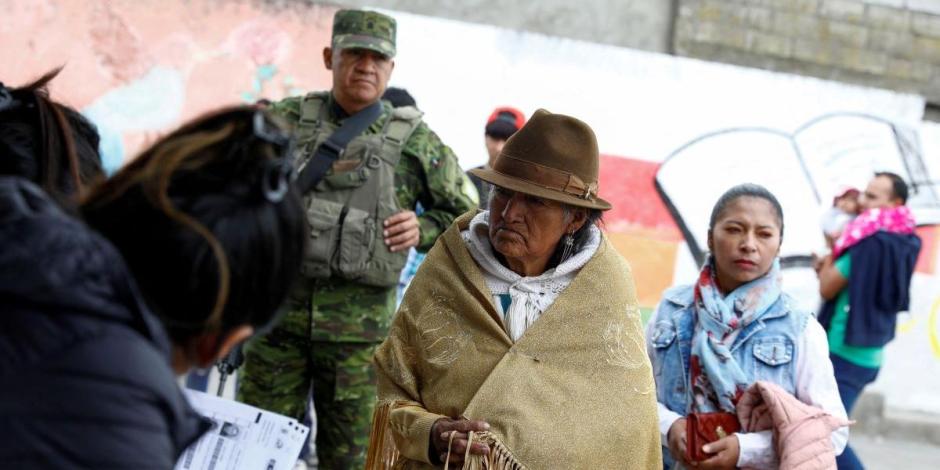 Ecuatorianos acuden a las urnas en Toacaso.