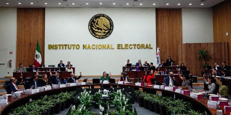 Comisiones del INE avalan acuerdo para que partidos postulen cinco candidatas a gubernaturas