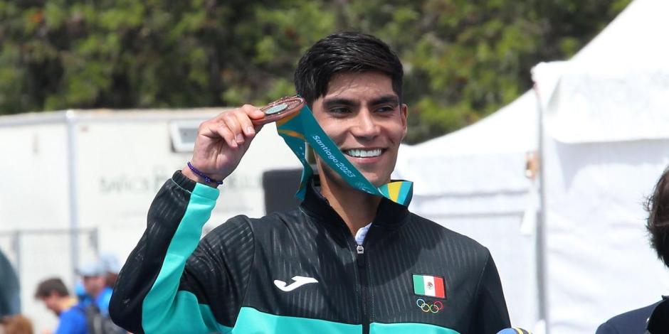 Andrés Olivas logra medalla de bronce en 20 km marcha de Santiago 2023