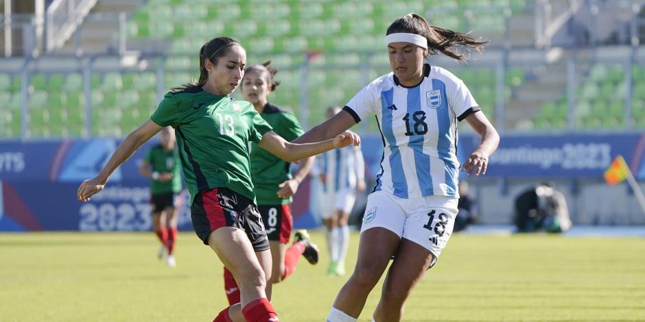 Una acción del partido entre México Femenil y Argentina Femenil en los Juegos Panamericanos 2023