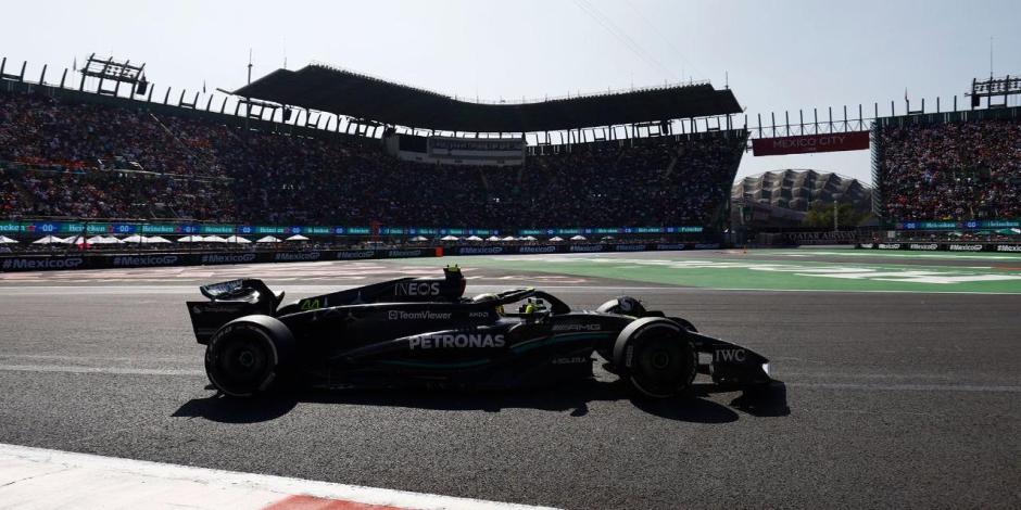El Mercedes de Lewis Hamilton durante el Gran Premio de México 2023 de F1.