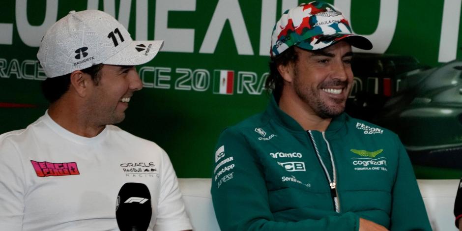 Checo Pérez y Fernando Alonso en conferencia de prensa de la F1
